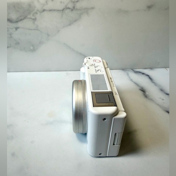 Sony ZV-1 4K Vlogging Camera White Flip Screen Zeiss Lens w/ Box Windscreen - Picture 7 of 8